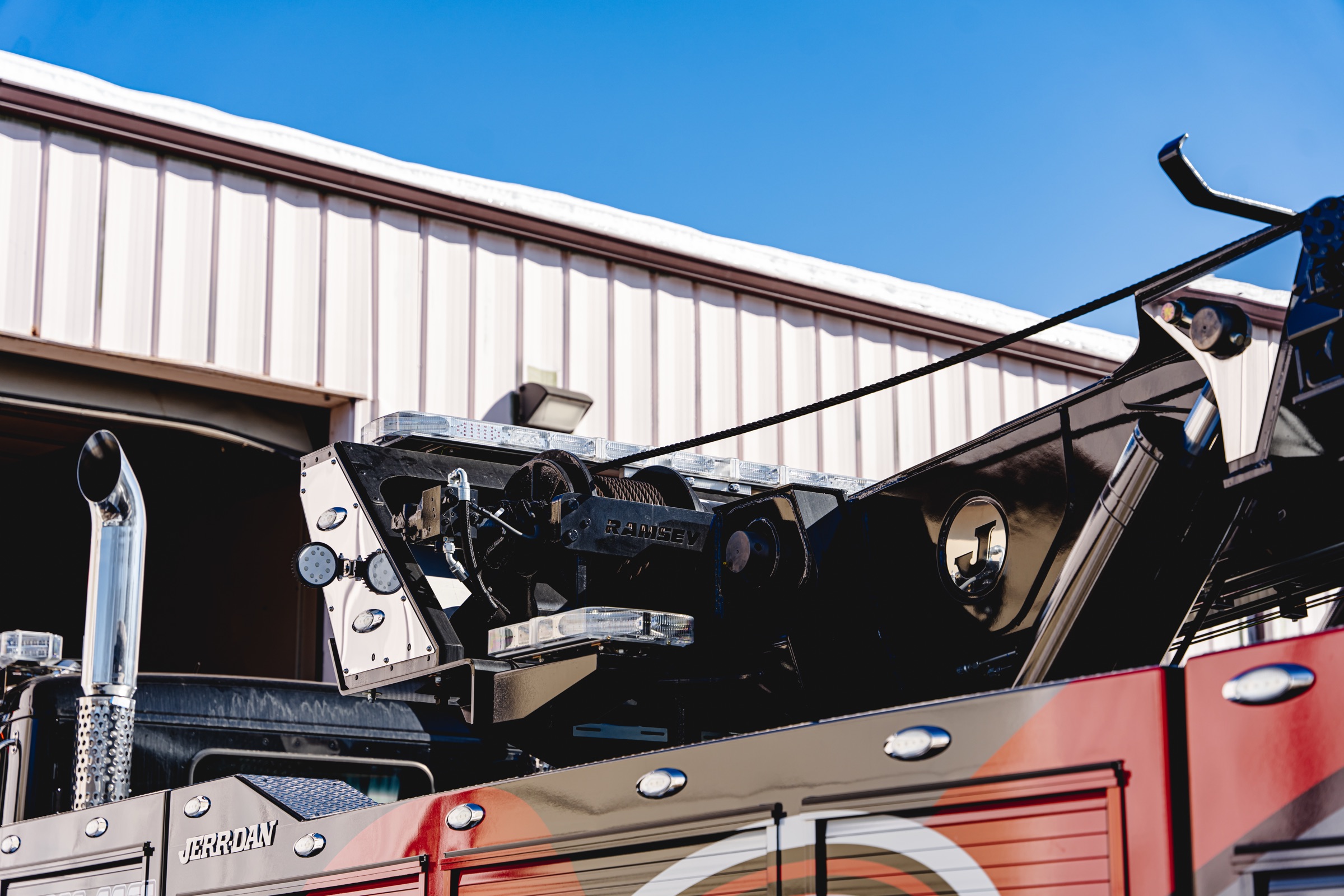 Heavy-duty towing and recovery equipment